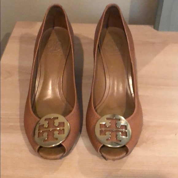 Tory Burch Shoes - Tory Burch tan wedges